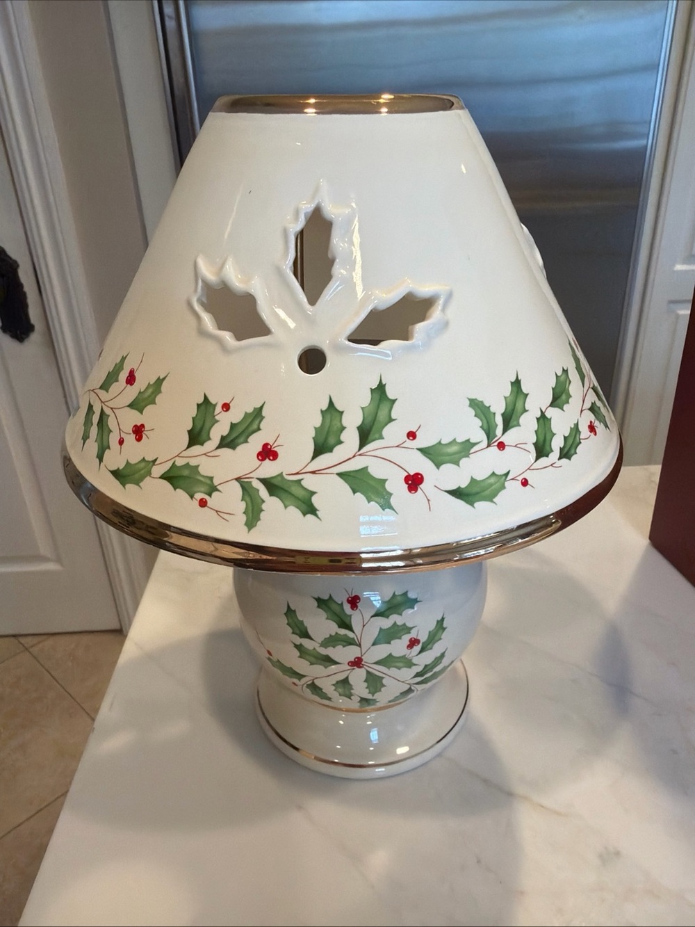 Lenox Holiday Candle Porcelain Table Lamp Christmas Holly and Berries New in Box